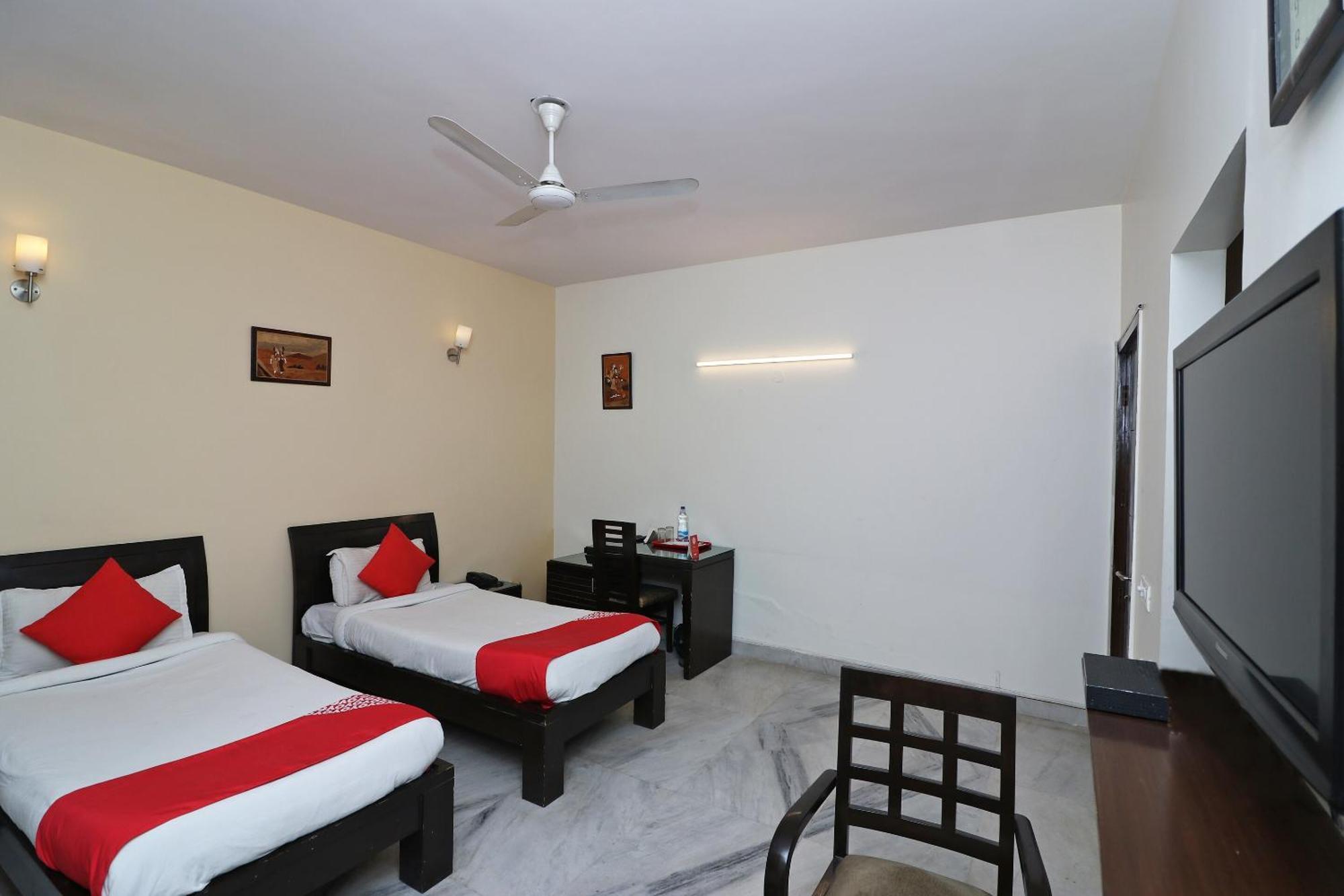Hotel O Aravali Residency Gurgaon Esterno foto