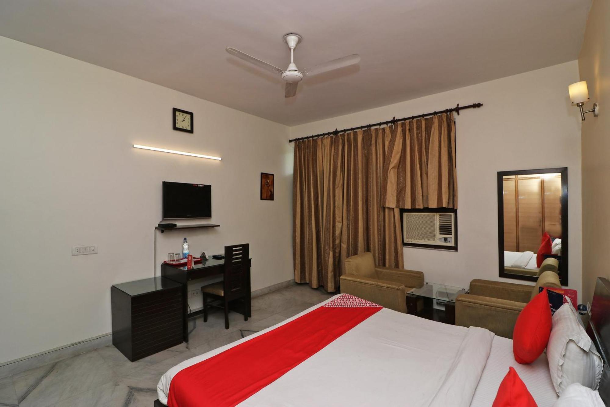 Hotel O Aravali Residency Gurgaon Esterno foto